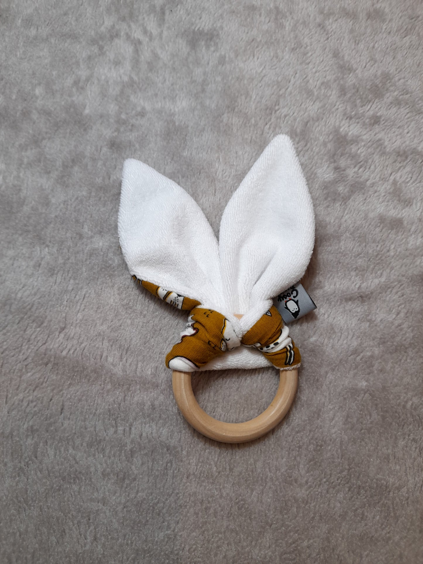 Gift set T - set of 2 - Large wooden ring and Bib