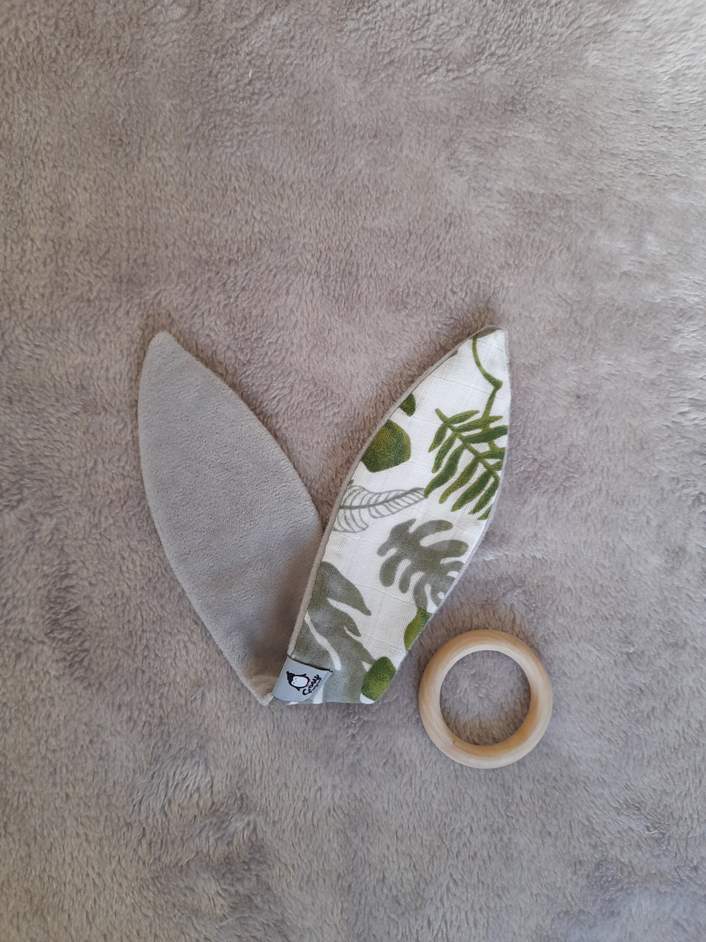 Muslin gift set A1 - set of 5 - Tropical Palm – Leaf. Two bibs, Ring, Socks and Muslin/Swaddle blanket.