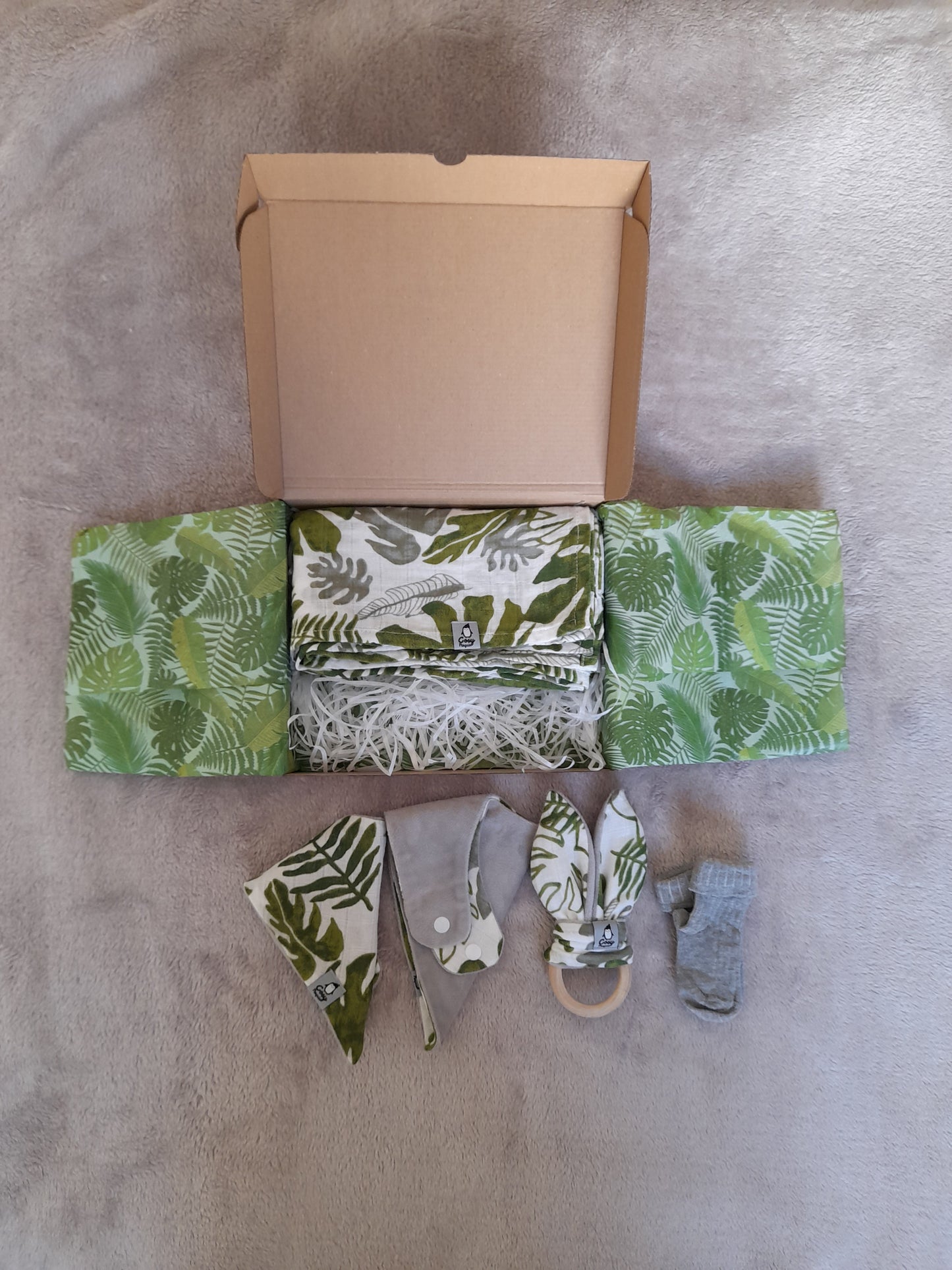 Muslin gift set A1 - set of 5 - Tropical Palm – Leaf. Two bibs, Ring, Socks and Muslin/Swaddle blanket.