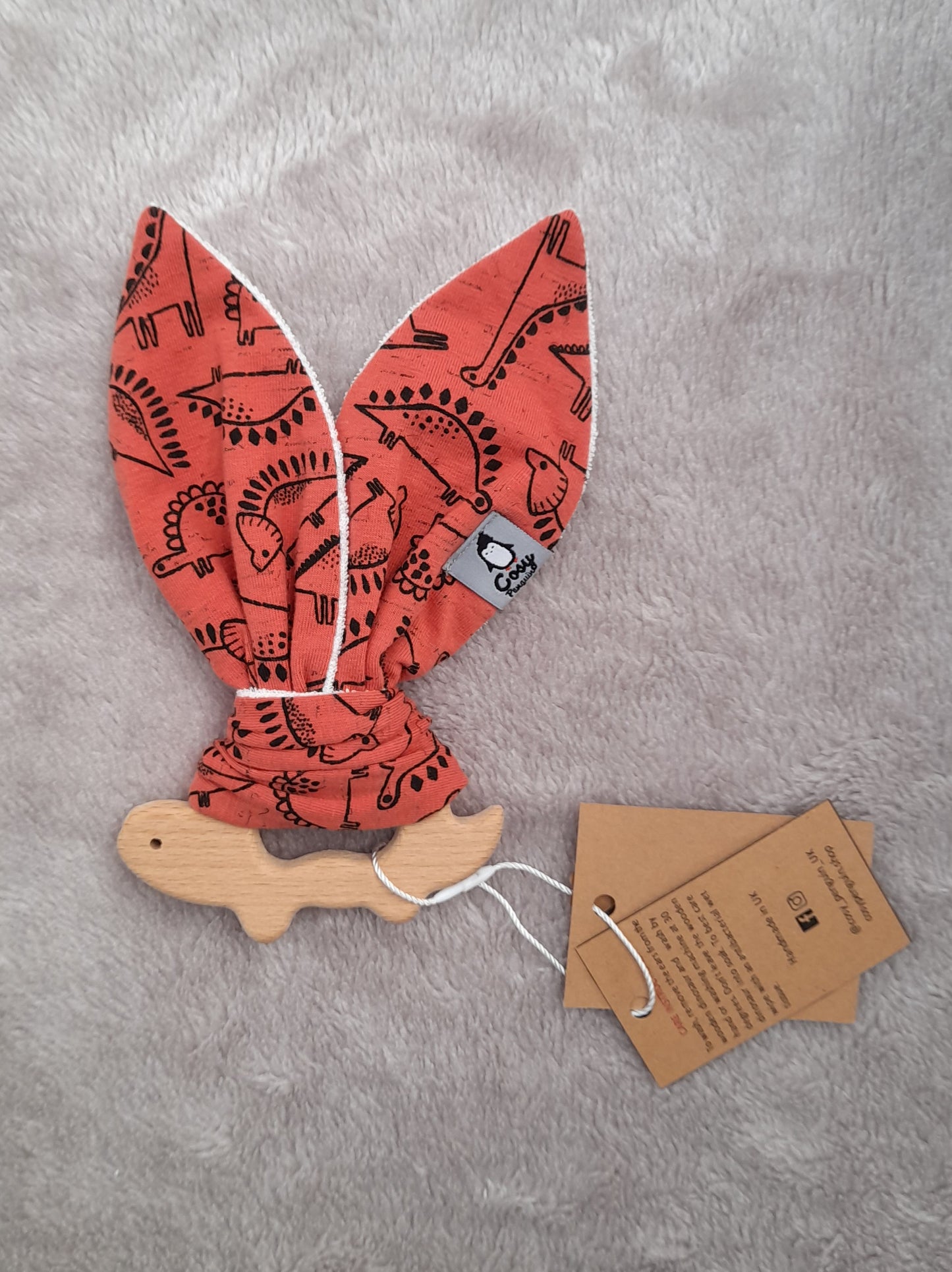 Gift set V - set of 2 - Knotted hat and Toy-wooden dinosaur