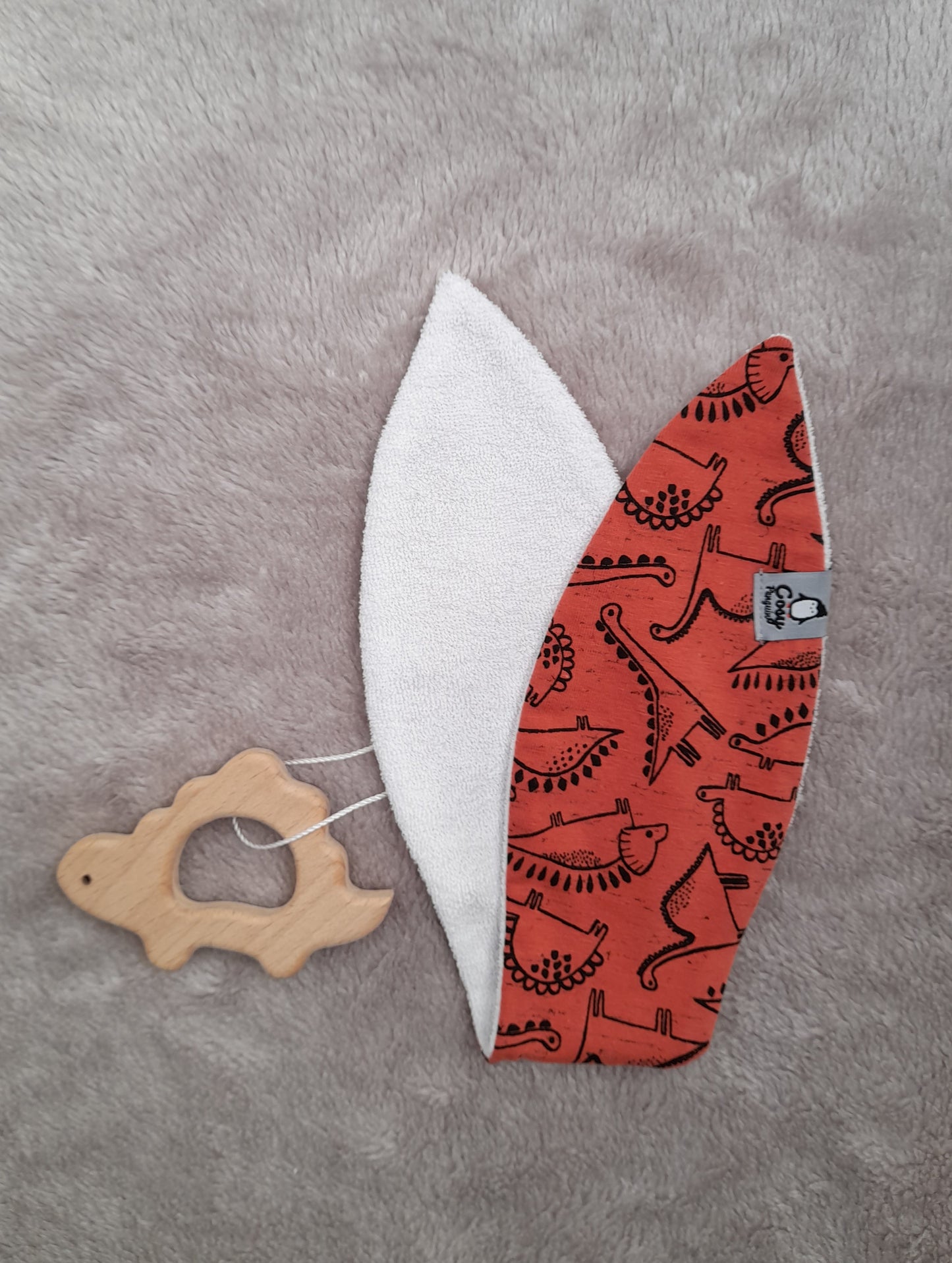 Gift set V - set of 2 - Knotted hat and Toy-wooden dinosaur