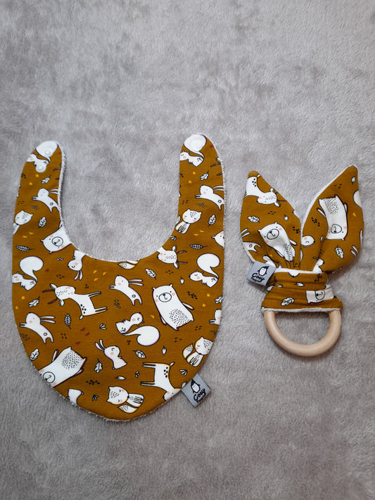 Gift set T - set of 2 - Large wooden ring and Bib