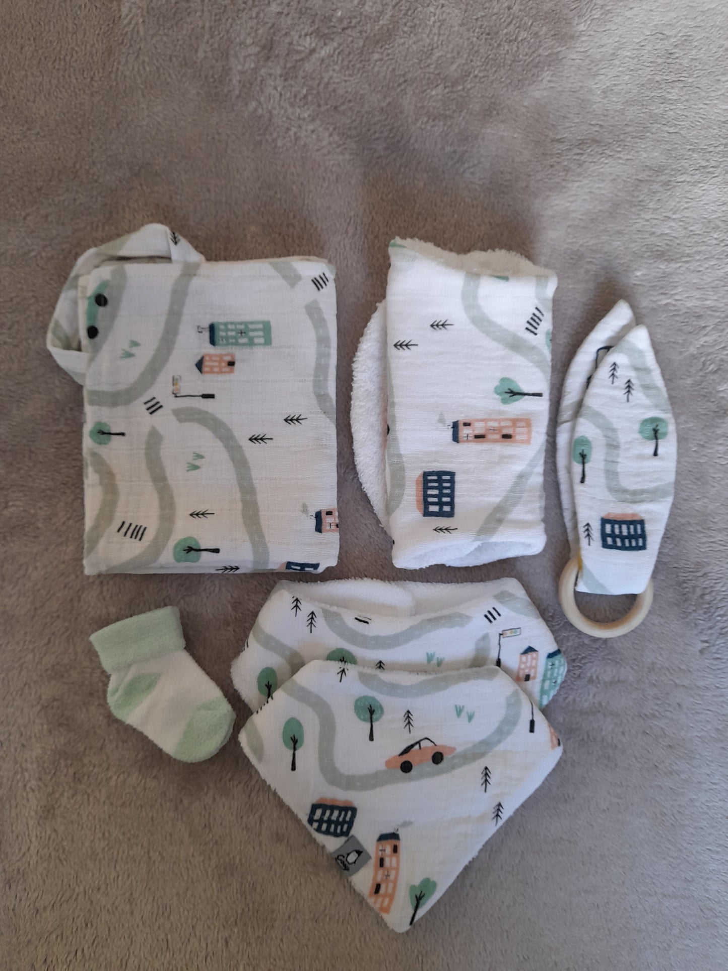 Muslin gift set G1 – set of 5 - City Cars Auto print. Two bibs, Wooden ring, Socks, Baby burp cloth and Muslin cuddle blanket.