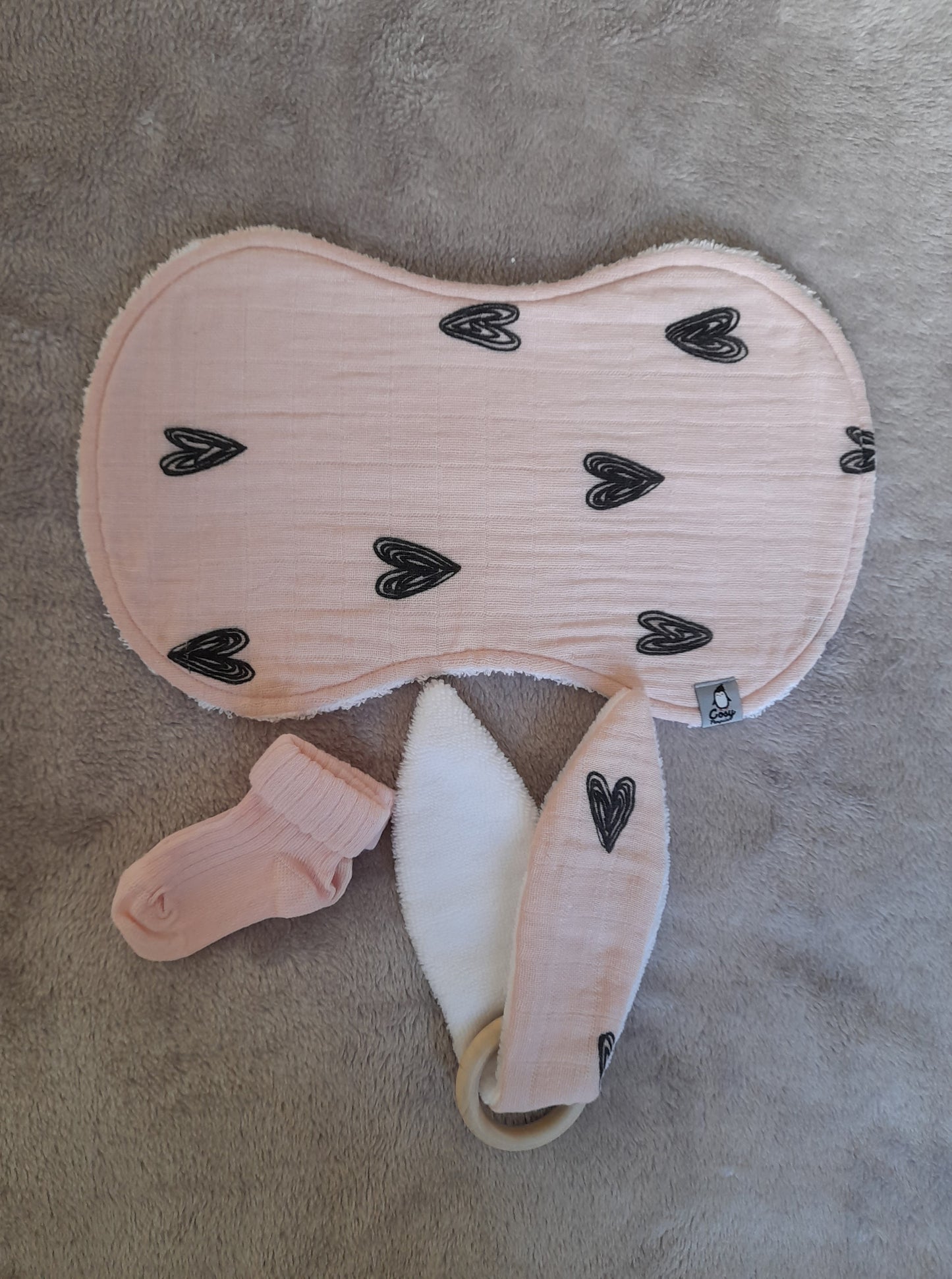 Muslin gift set F1 – set of 4 - Pale pink with black hearts. Muslin, Socks, Wooden ring and Baby burp cloth.