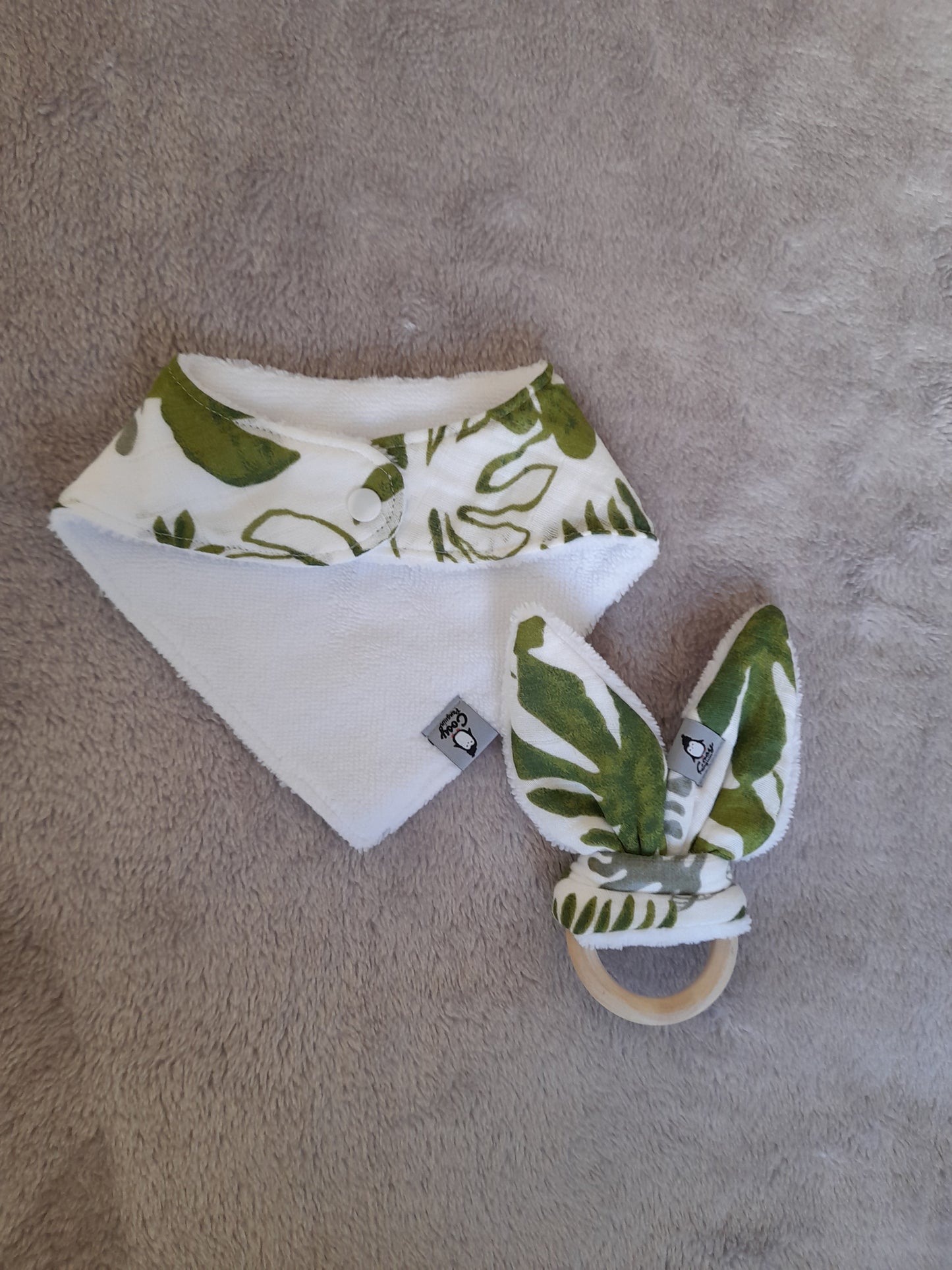 Muslin gift set B1 – set of 4 - Tropical Palm – Leaf.   Bib, Wooden ring, Socks and Muslin/Swaddle blanket.