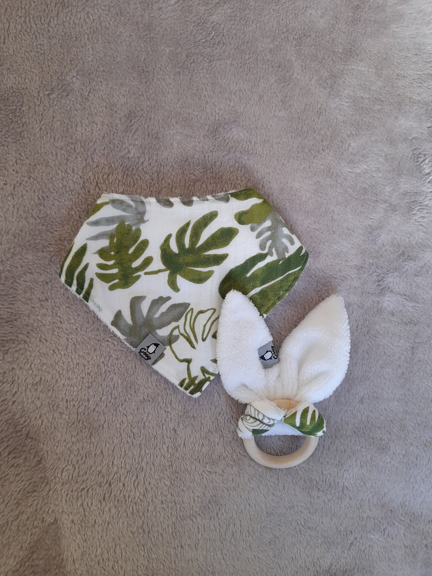 Muslin gift set B1 – set of 4 - Tropical Palm – Leaf.   Bib, Wooden ring, Socks and Muslin/Swaddle blanket.